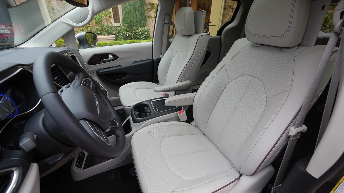 2017 Chrysler Pacifica front seats