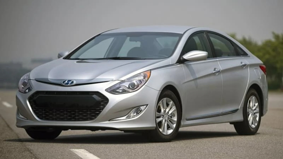 First Drive: 2011 Hyundai Sonata Hybrid looks to split the uprights