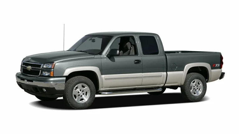 2006 Chevrolet Silverado 1500 LS 4x4 Extended Cab 8 ft. box 157.5 in. WB