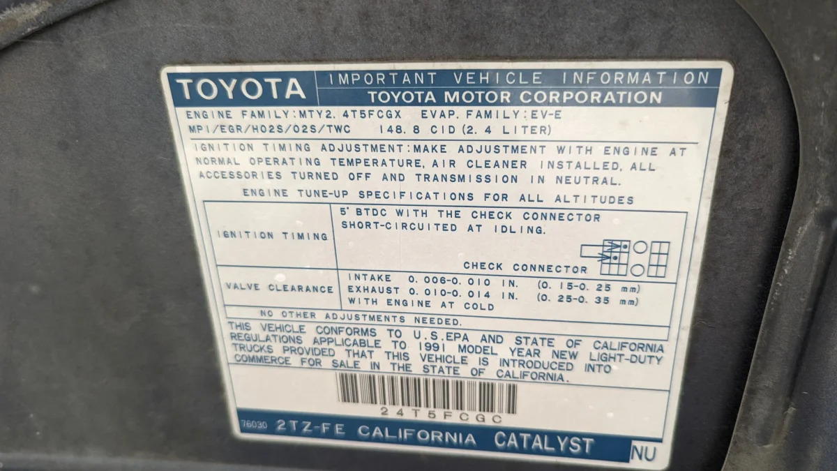 15 - 1991 Toyota Previa in California junkyard - photo by Murilee Martin