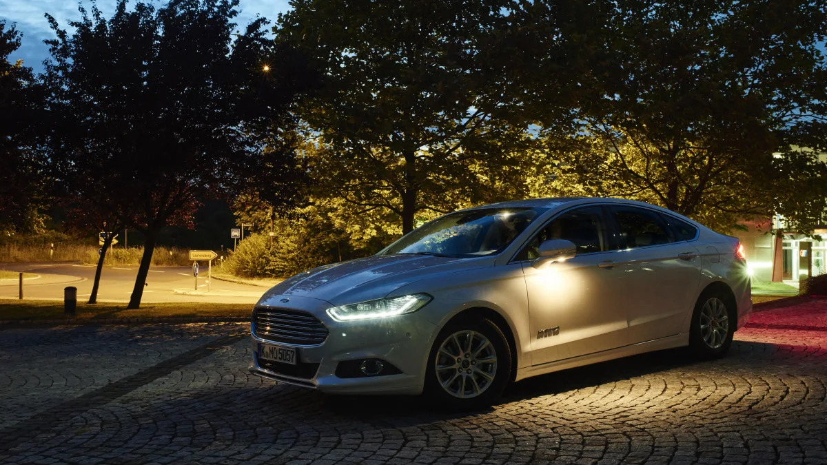 Ford shows off two new adaptive lighting technologies.