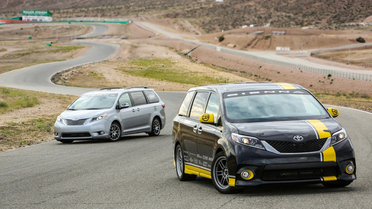 Toyota Sienna R-Tuned Concept duo moving track