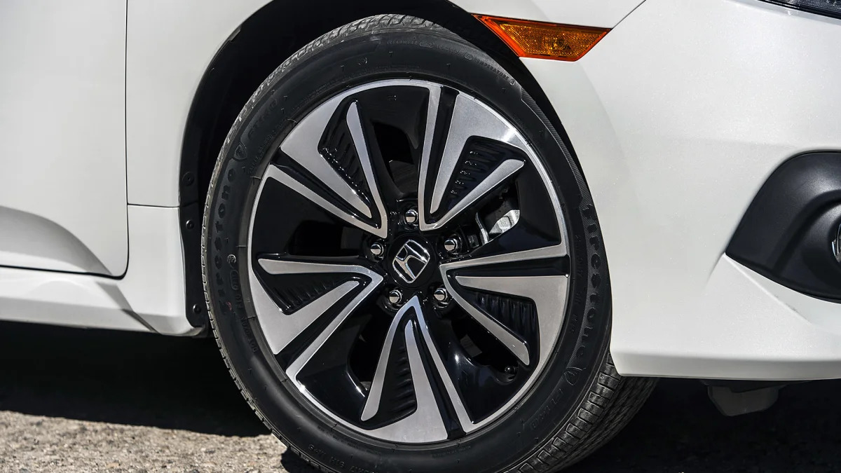 2016 Honda Civic wheel