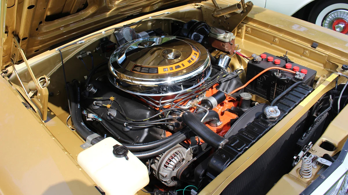 Plymouth GTX engine