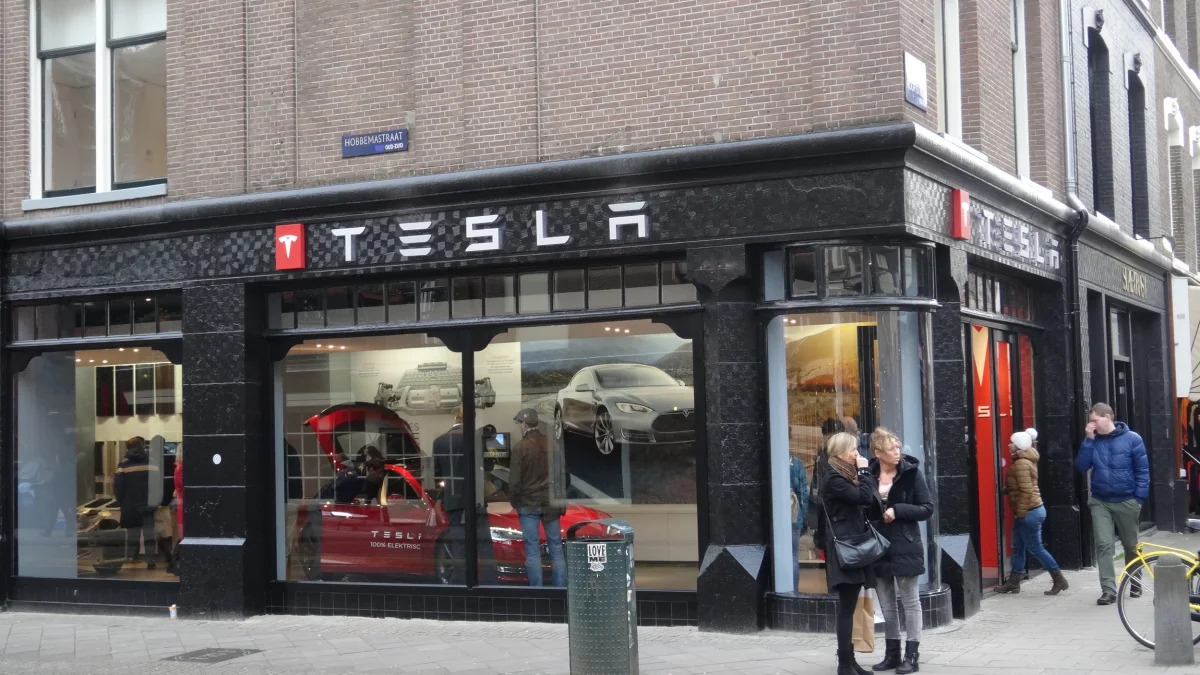 Amsterdam: Tesla Store