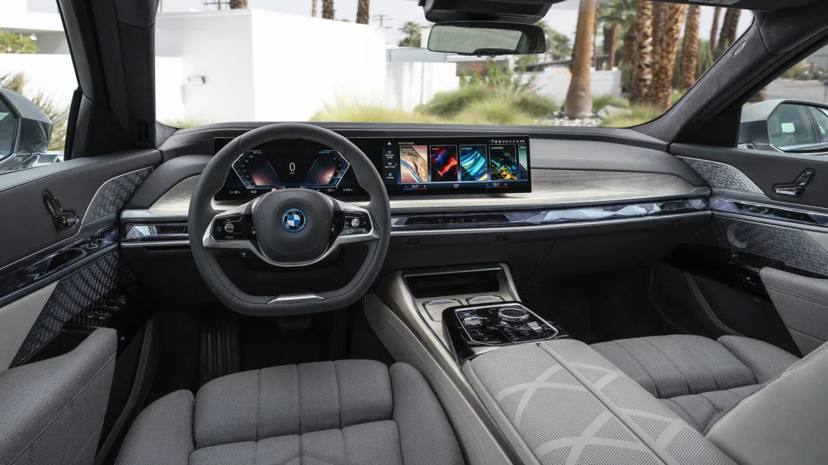 BMW i7 xDrive Oxid Grey interior