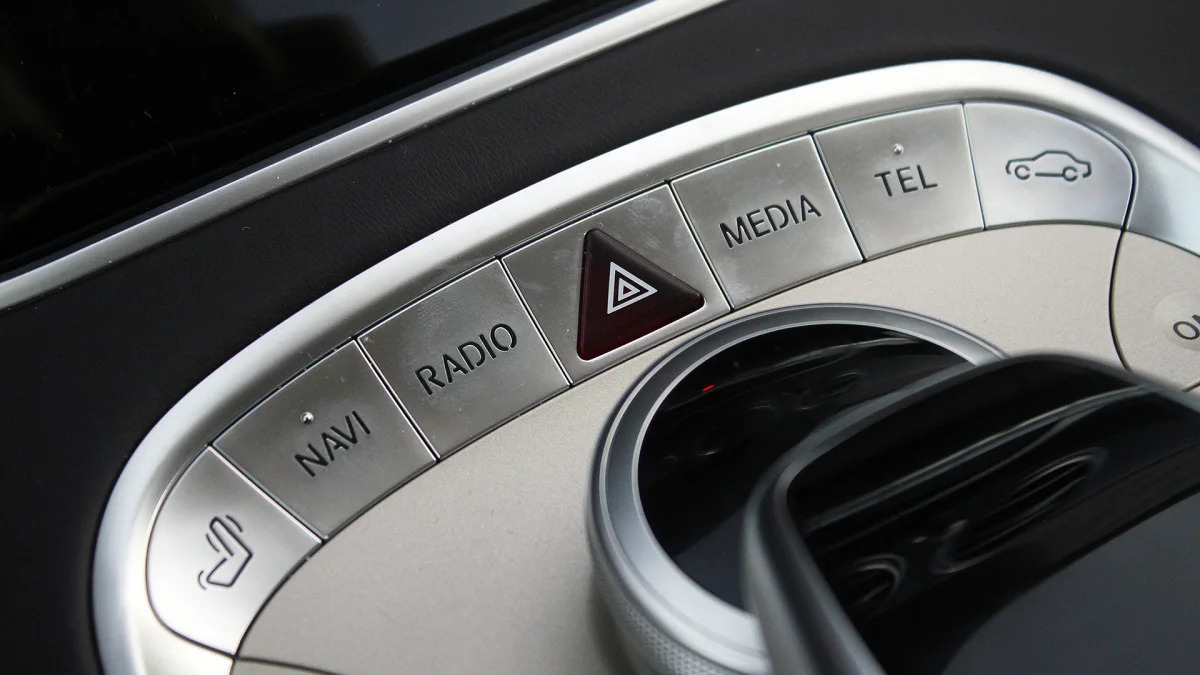 2016 Mercedes-Maybach S600 infotainment system controls