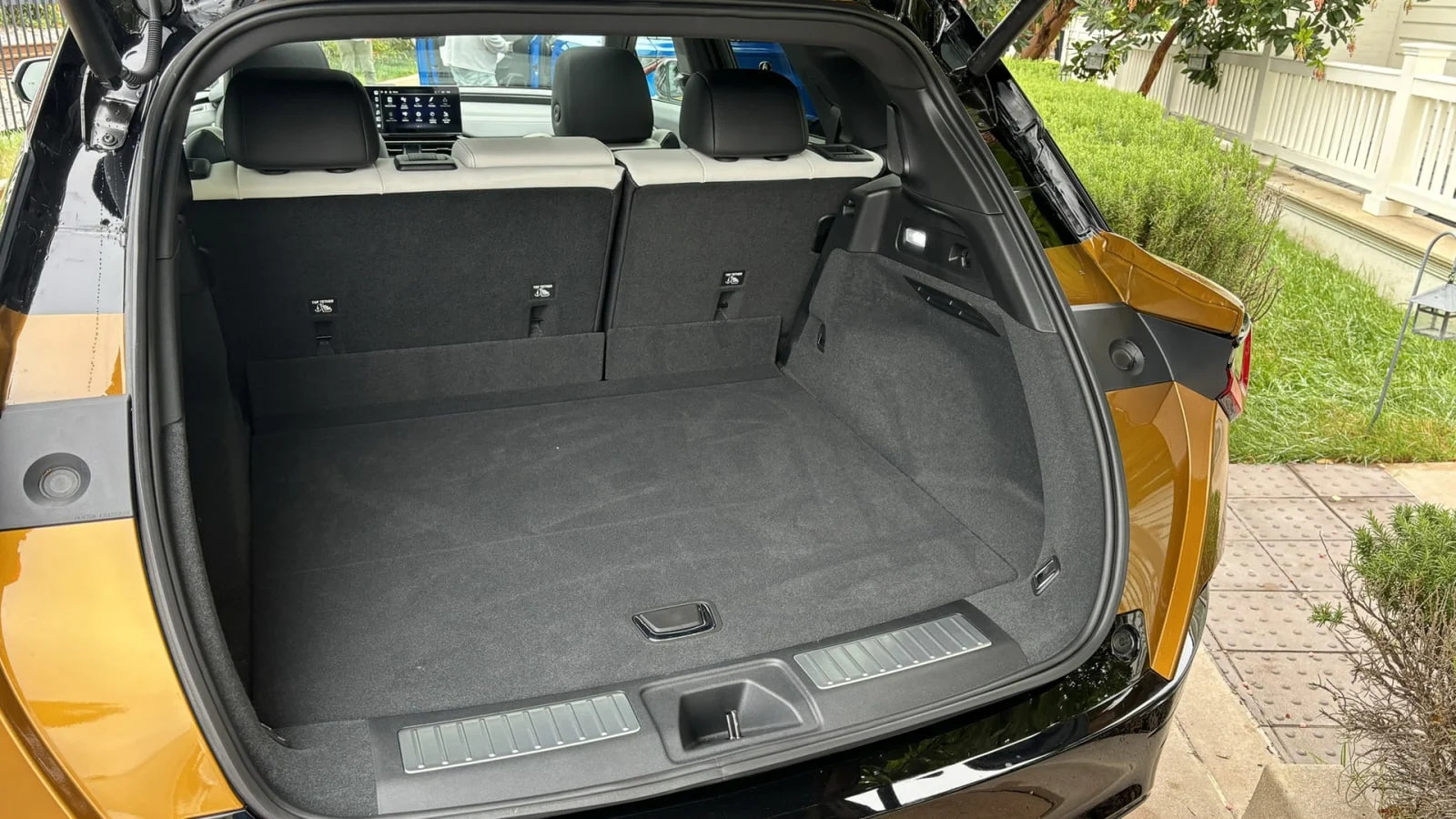 Acura ZDX Type S cargo area