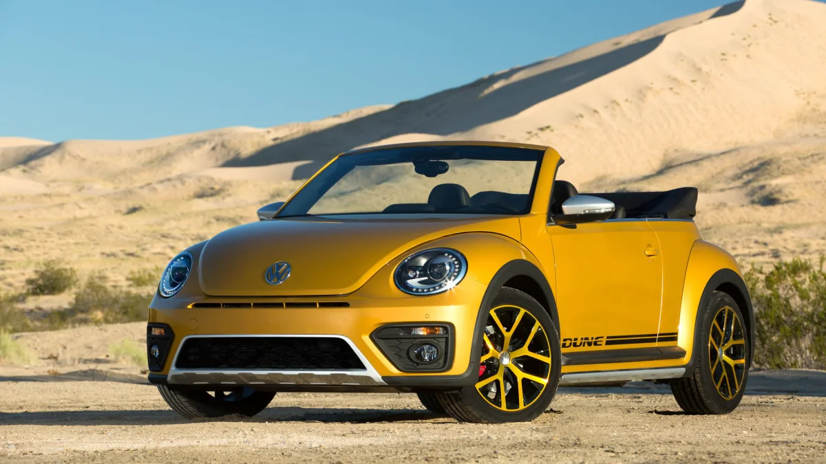 vw beetle dune coupe in the desert