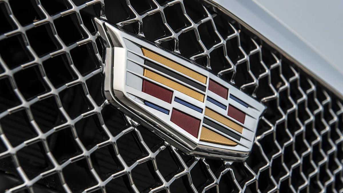 2016 Cadillac CTS-V badge