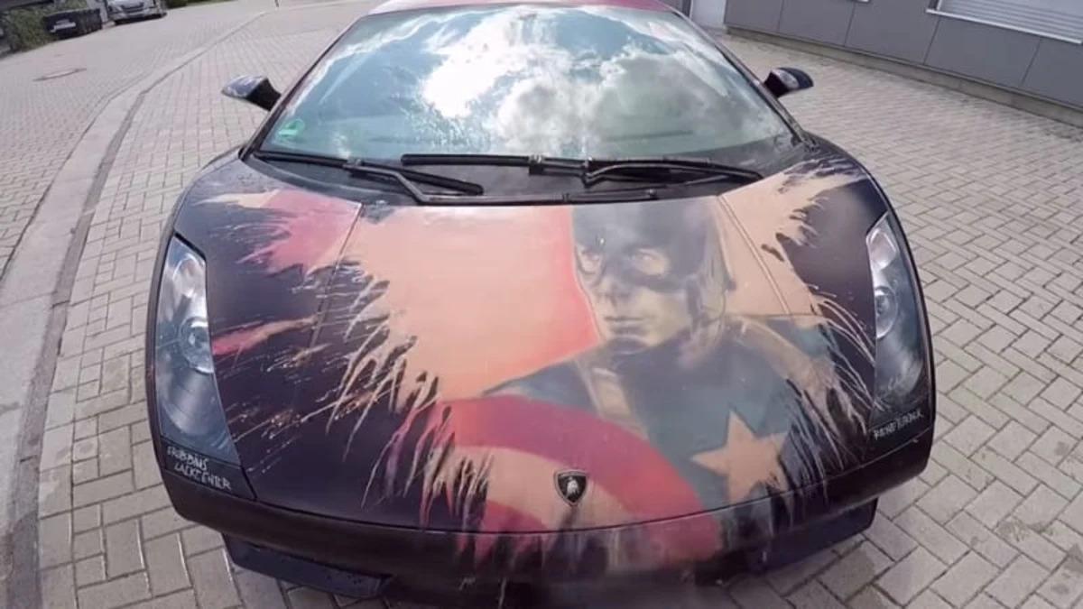Watch a Lamborghini change color thanks to thermochromic paint