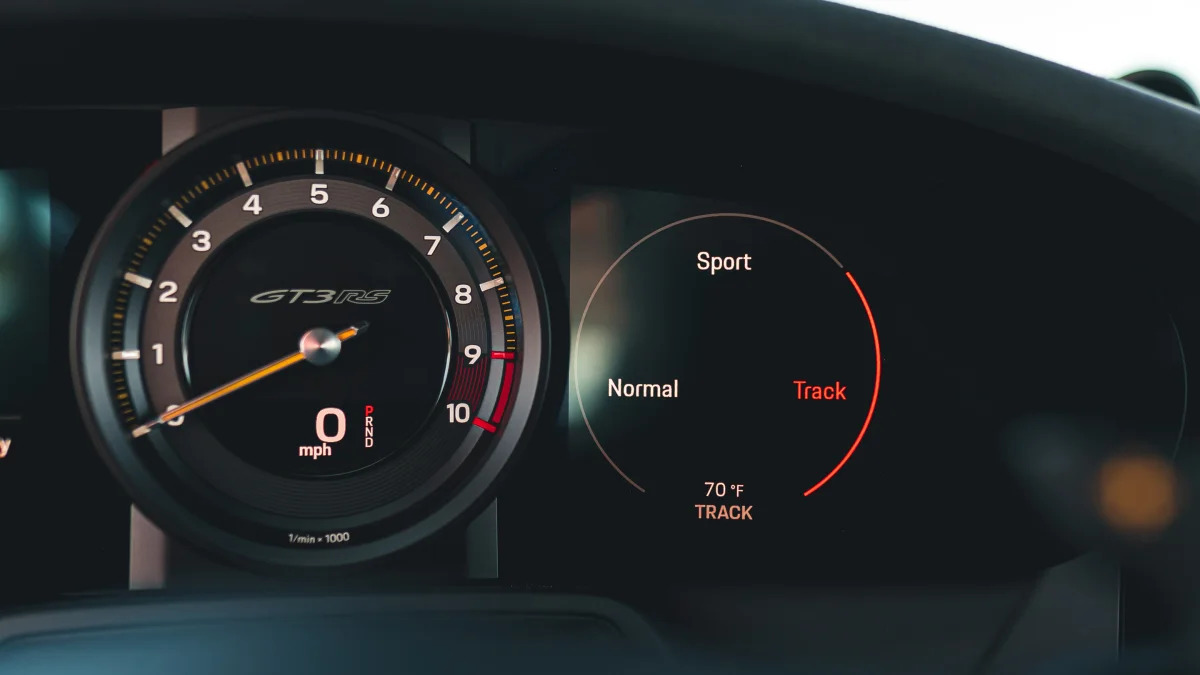 2023 Porsche GT3 RS IP Track indicator