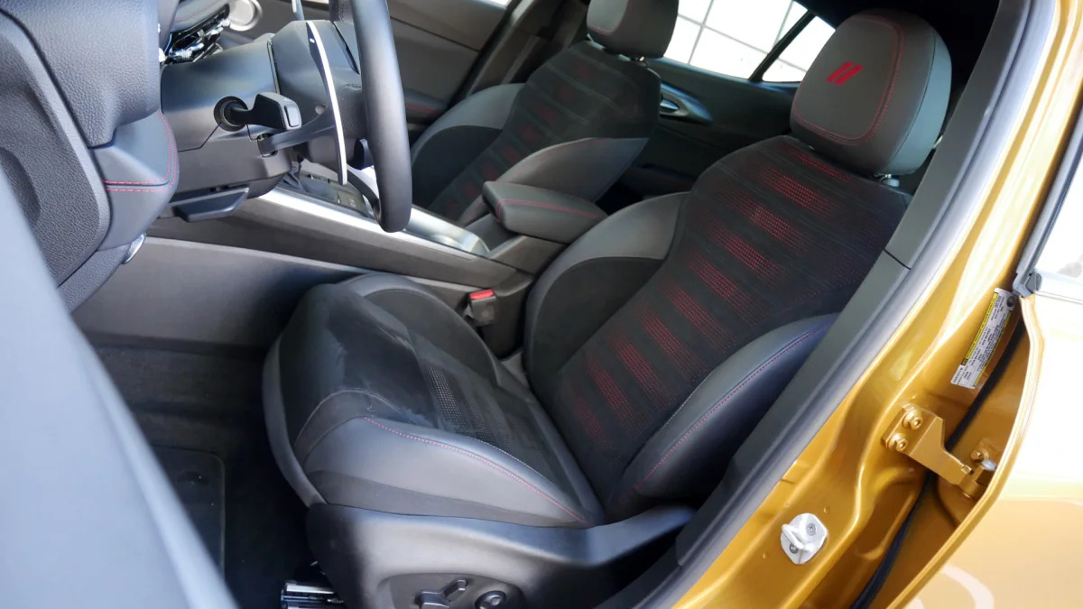 2024 Dodge Hornet RT driver seat