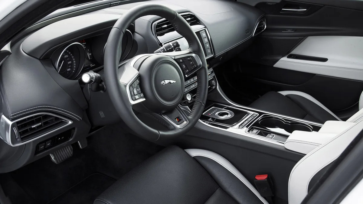 2017 Jaguar XE interior