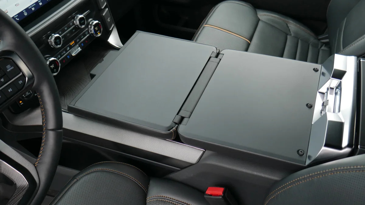 2021 Ford F-150 Super Crew Platinum PHEV tray out