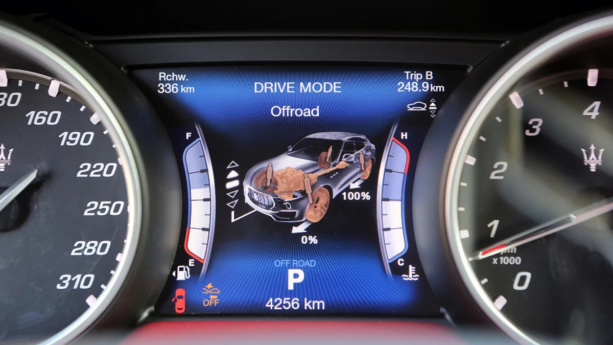 2017 Maserati Levante drive mode display