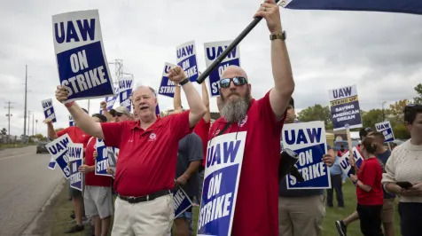 <h6><u>The UAW's 'record contract' hinges on pensions, battery plants</u></h6>