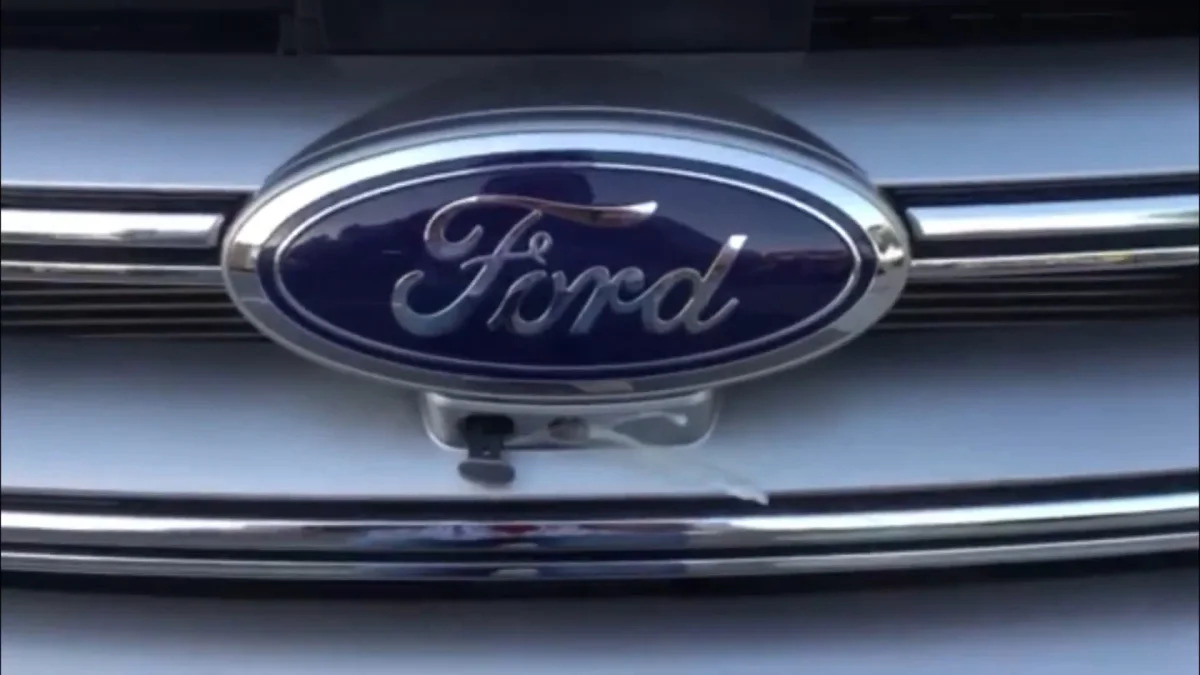 2015 Ford Edge Camera Washer | Autoblog Short Cuts