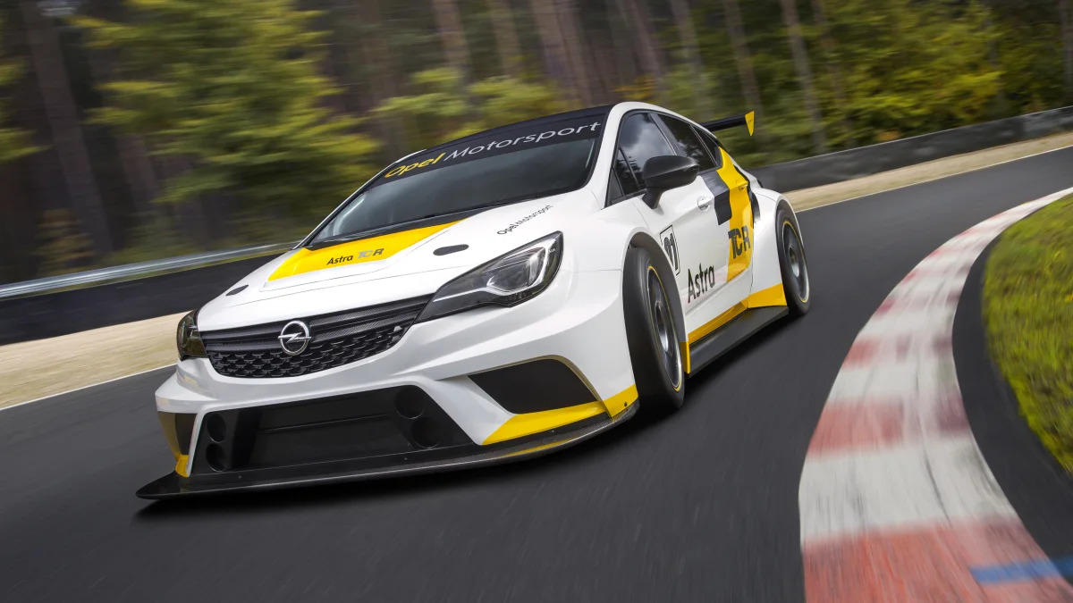 Opel Astra TCR track front 3/4