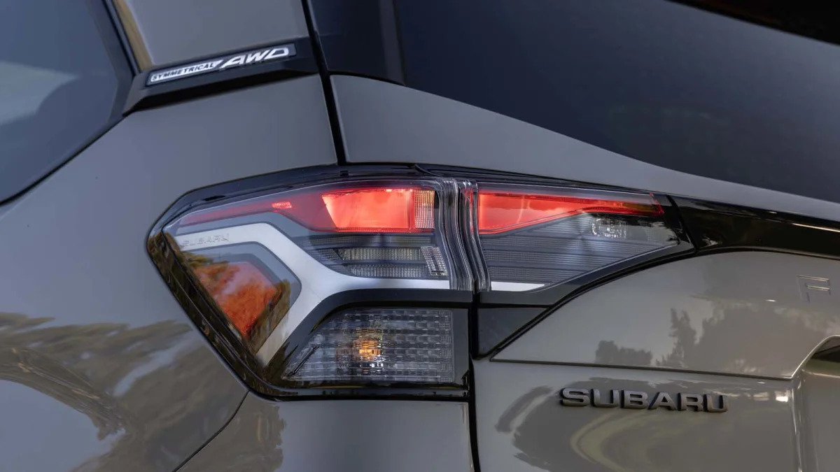 2025 Subaru Forester Touring taillights
