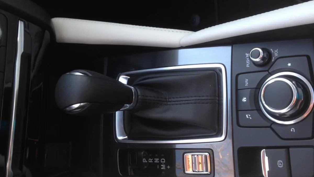 2016 Mazda 6 Center Console | Autoblog Short Cuts