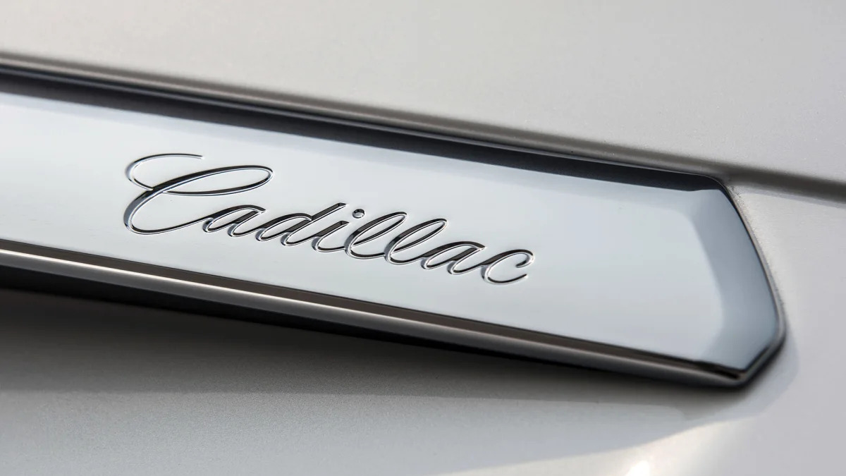 2016 Cadillac CTS-V chrome trim