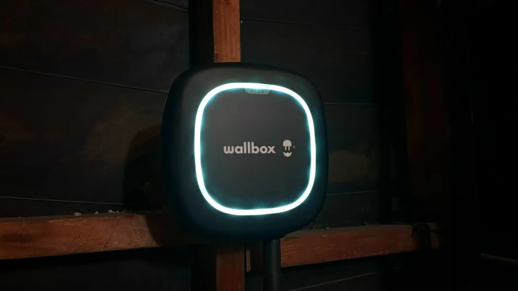 Wallbox Pulsar Plus glowing green when on standby