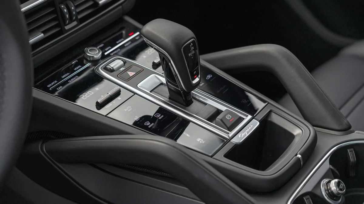 2020 Porsche Cayenne Turbo Coupe center console