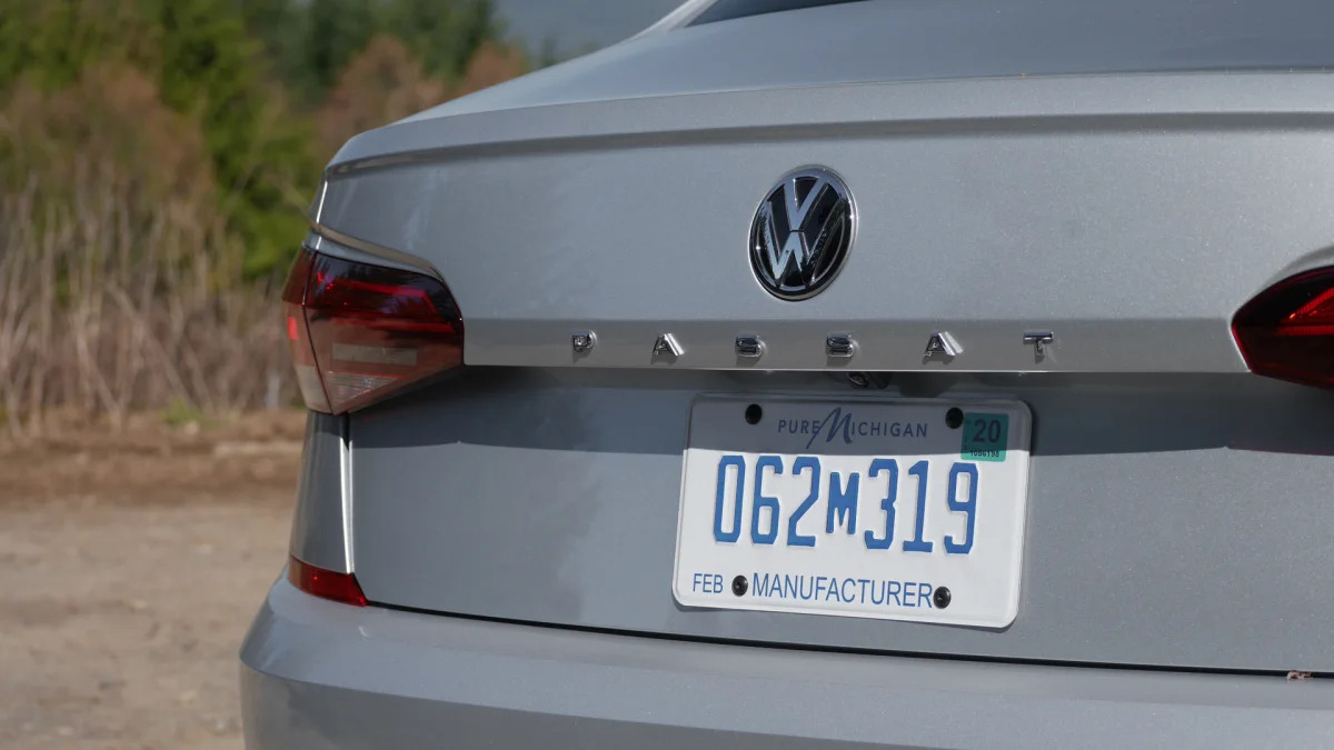 2020 Volkswagen Passat badge