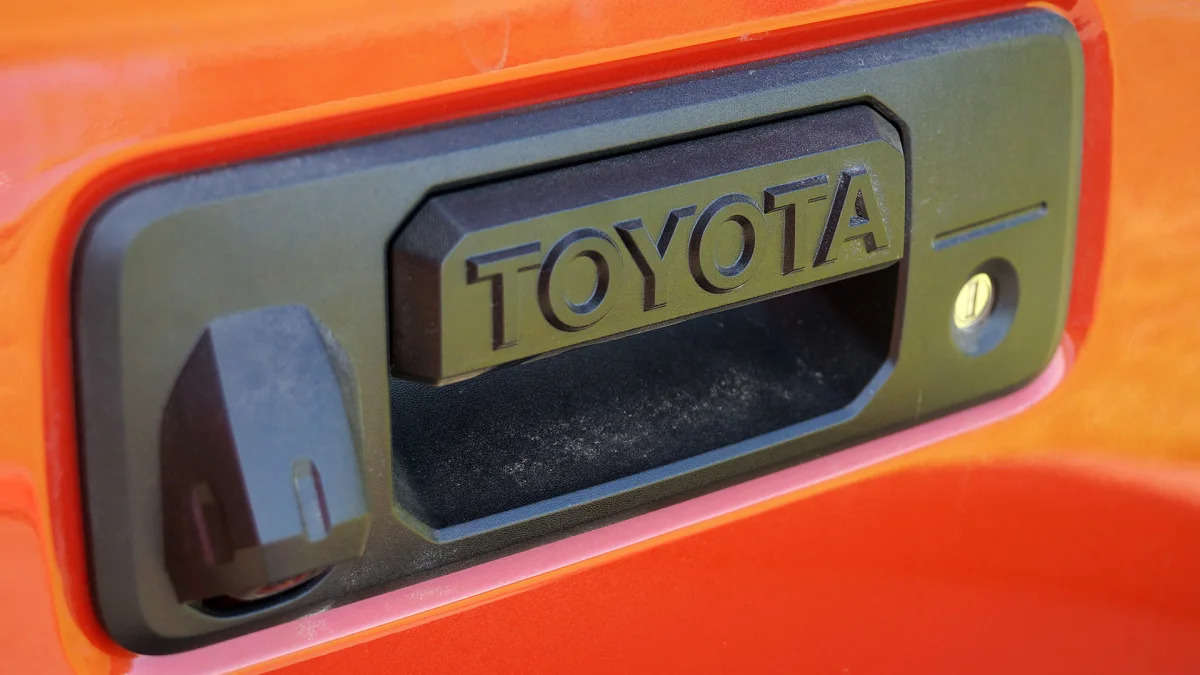 2016 Toyota Tacoma TRD Sport 4x4 tailgate handle