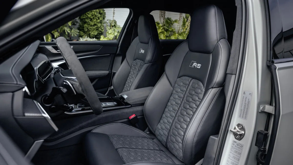 2024 Audi RS 6 Avant front seats black and gray