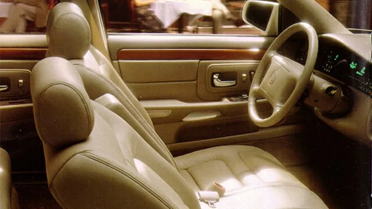 1999 Cadillac DeVille Base 4dr Sedan