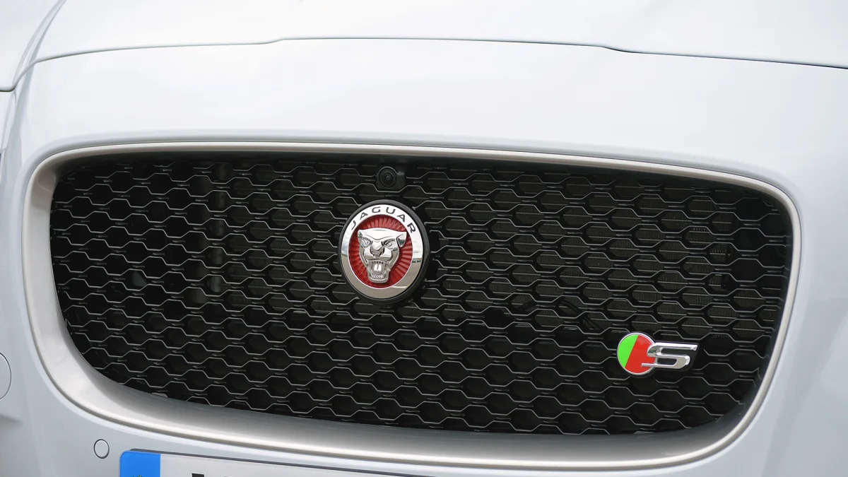 2016 Jaguar XF grille