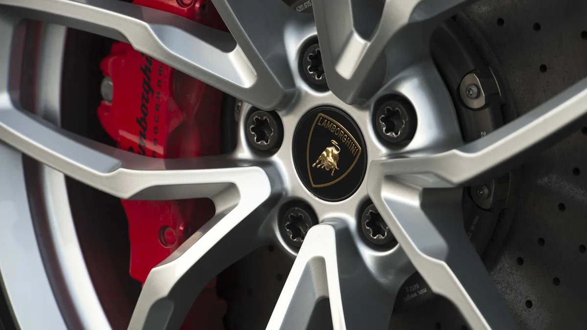 2015 Lamborghini Huracan LP 610-4 wheel detail
