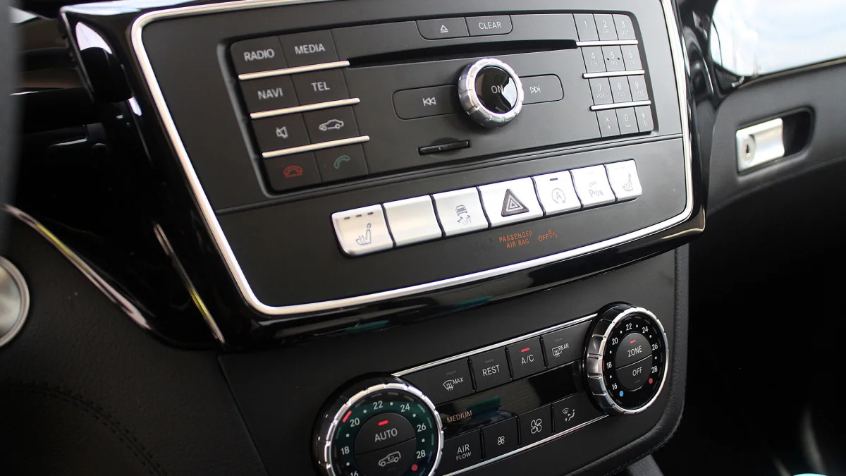 2016 Mercedes-Benz GLE instrument panel