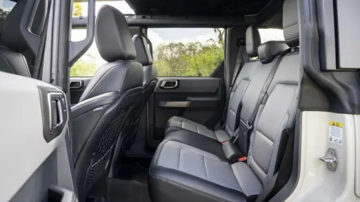 2022 Ford Bronco Everglades interior 04