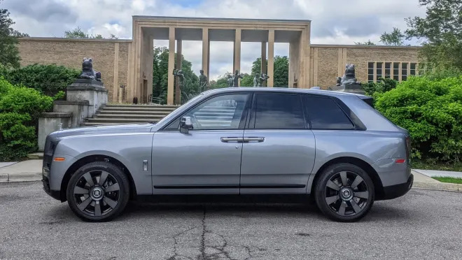 2022 Rolls-Royce Cullinan Review, Pricing, and Specs