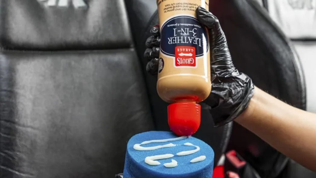 Griot’s Garage 3-in-1 Leather Cleaner 2