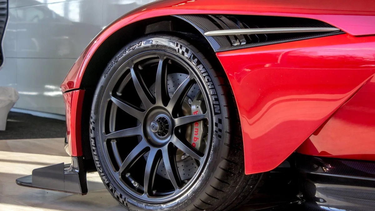 Aston Martin Vulcan front fender wheel