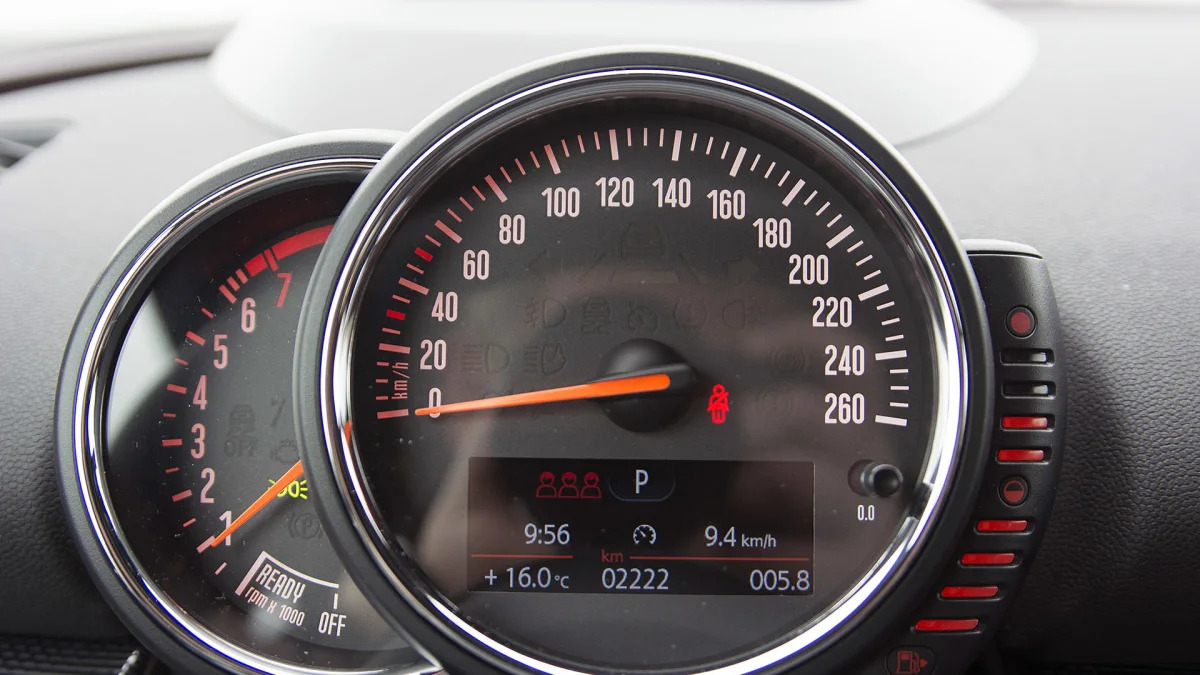 2016 Mini Cooper S Clubman speedometer