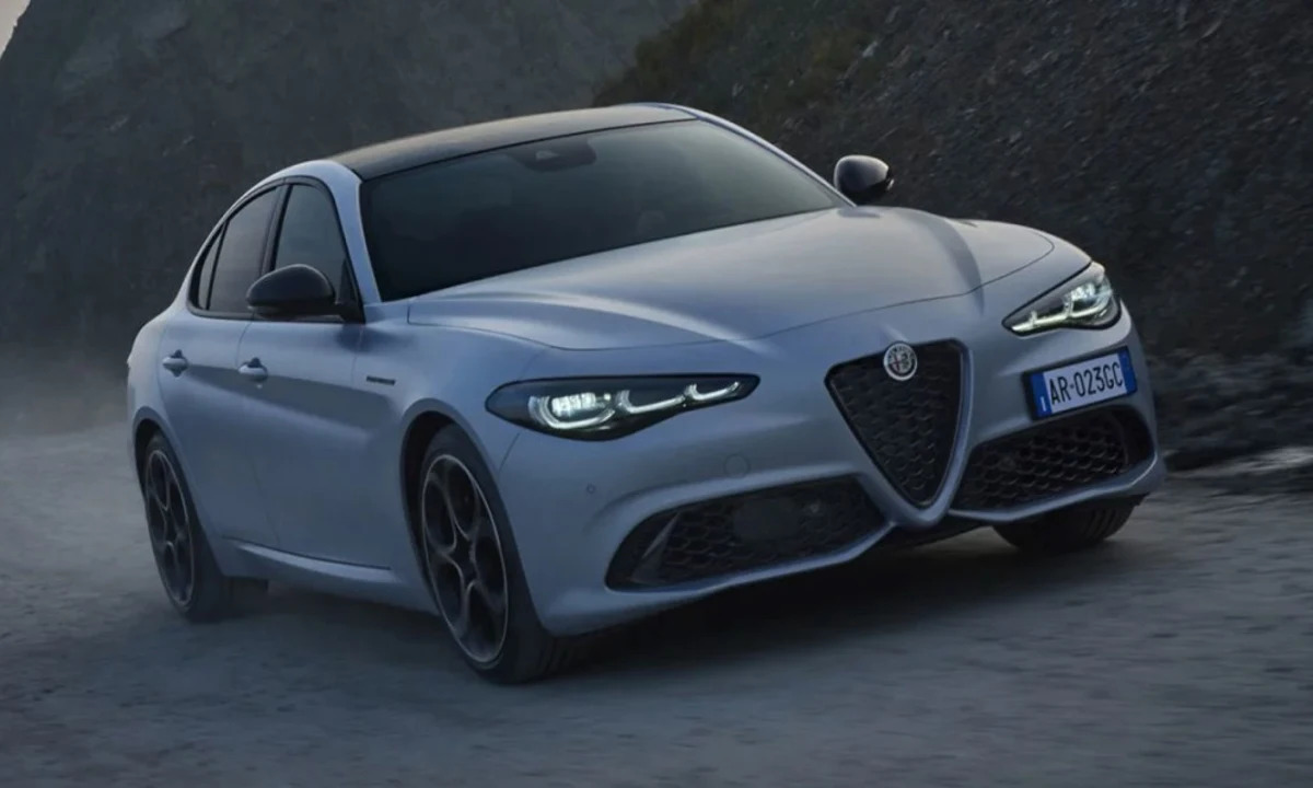 2024 Alfa Romeo Giulia and 2024 Stelvio will be $1,800 less