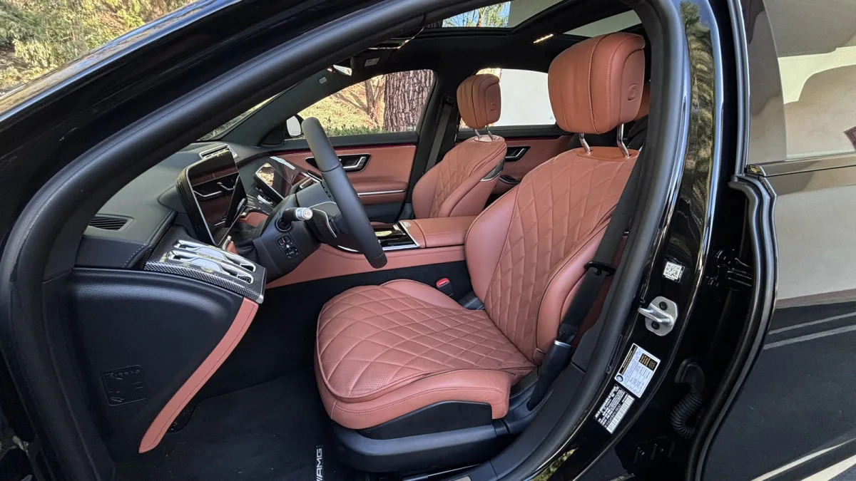 Mercedes-Benz S580e interior front seats