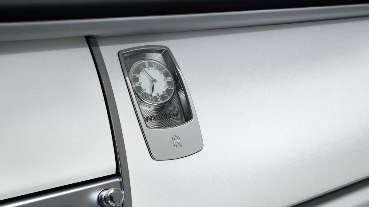 Rolls-Royce Wraith Inspired by Fashion edition clock dashboard interior cabin
