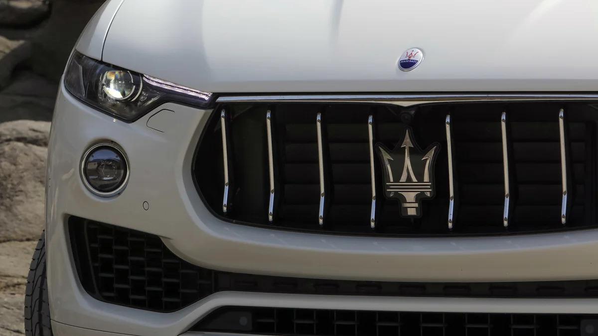 2017 Maserati Levante grille