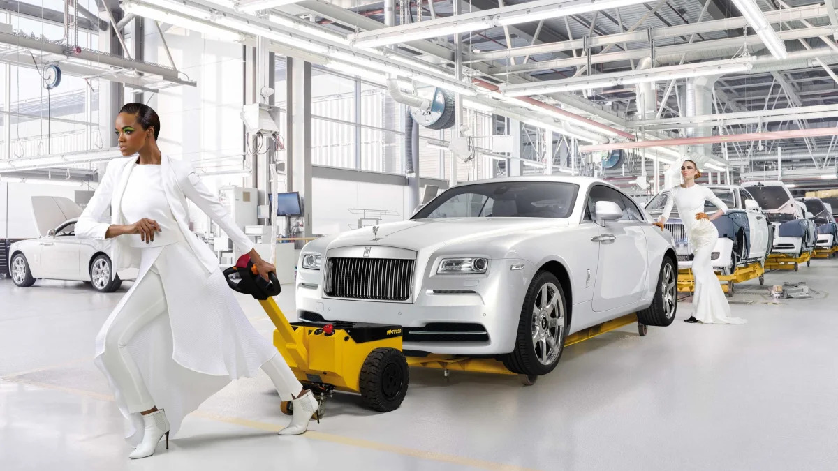 Rolls-Royce Wraith Inspired by Fashion edition assembly line front 3/4