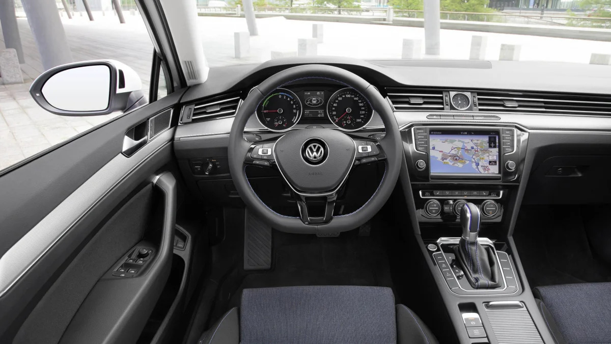 Volkswagen Passat GTE cabin