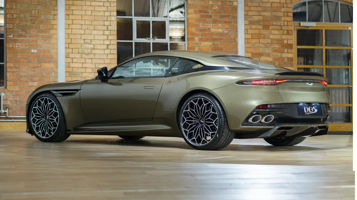 2020 Aston Martin DBS 