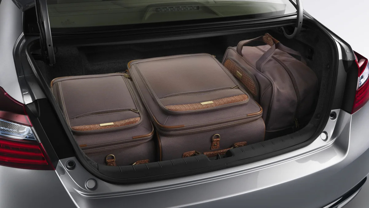 2017 honda accord hybrid trunk luggage