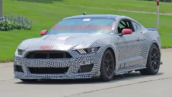 2019 Ford Mustang Shelby GT500 spy shots
