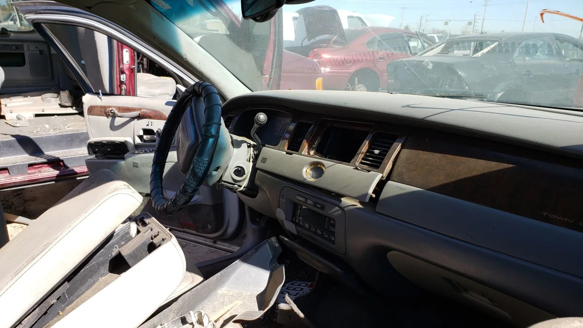 20 - 2000 Lincoln Town Car Cartier Edition in Colorado junkyard - photo by Murilee Martin